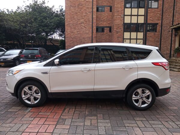 FORD ESCAPE - Image 4