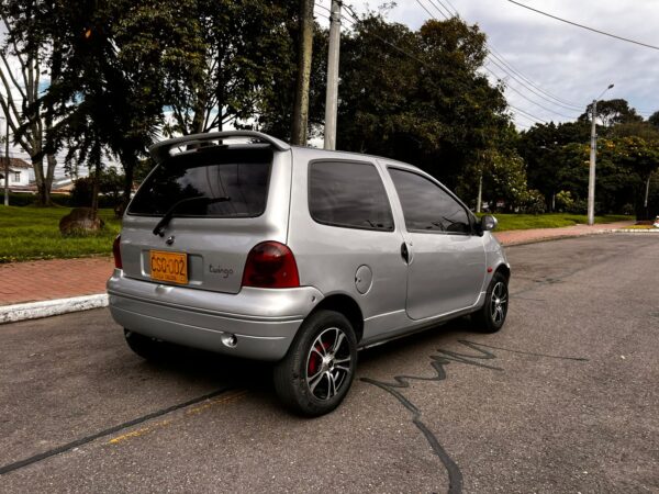 RENAULT TWINGO - Image 9